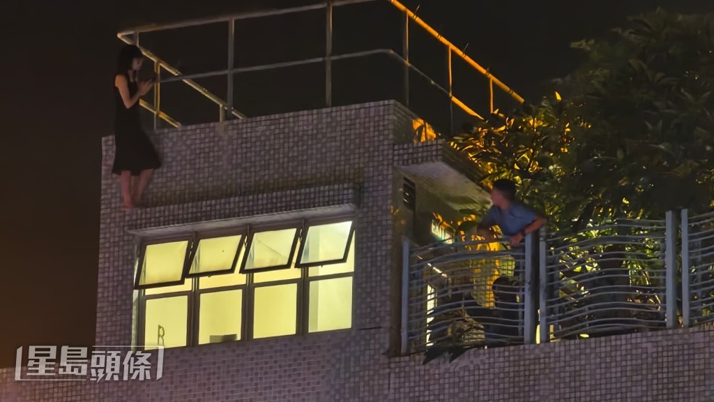 救援人員接報趕抵現場,警員及談判專家展開游說。黎志偉攝 救援人員接報趕抵現場,警員及談判專家展開游說。黎志偉攝