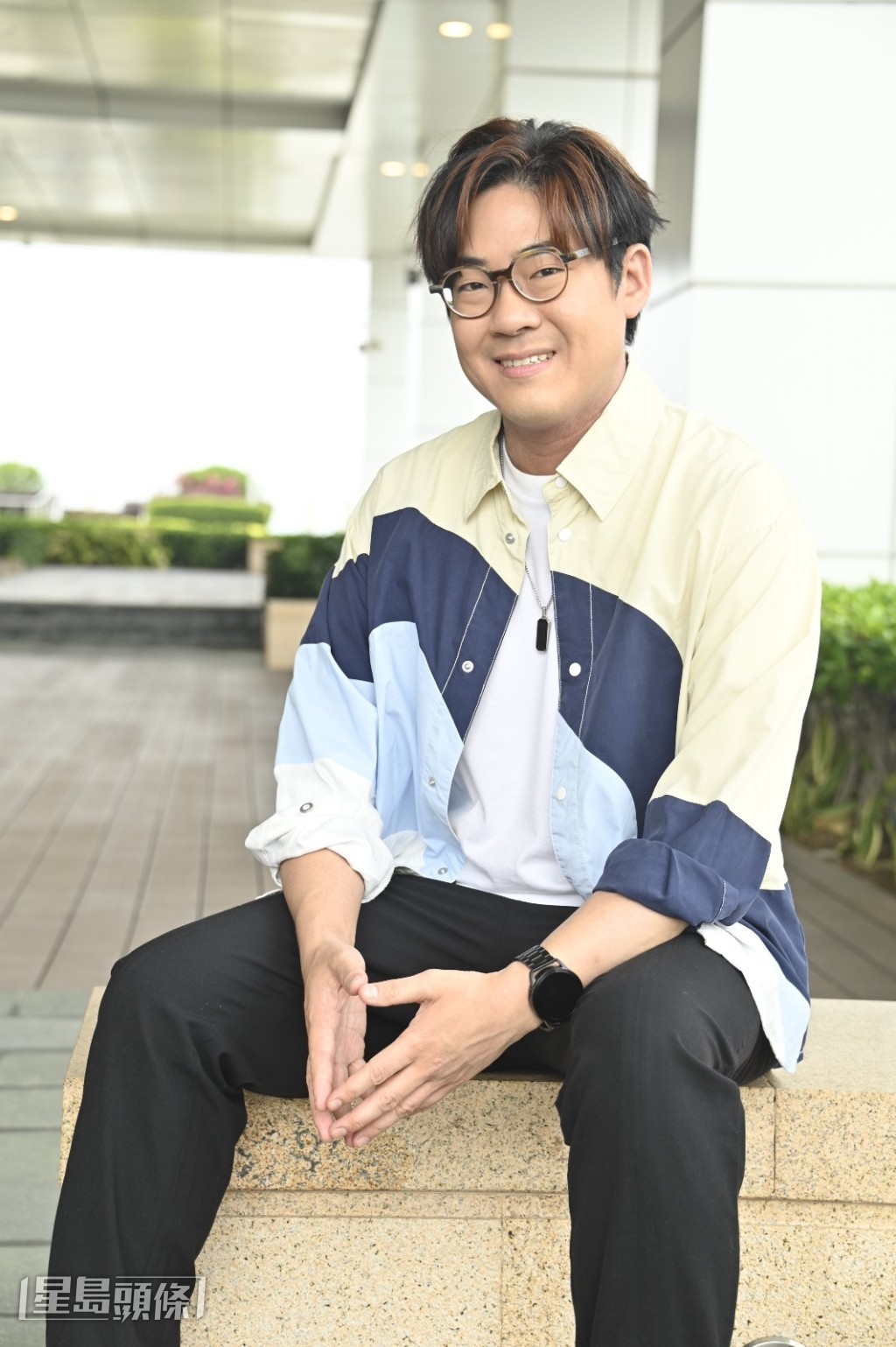 自認性格內向屬於I人，在人群面前會整個人變得繃緊。