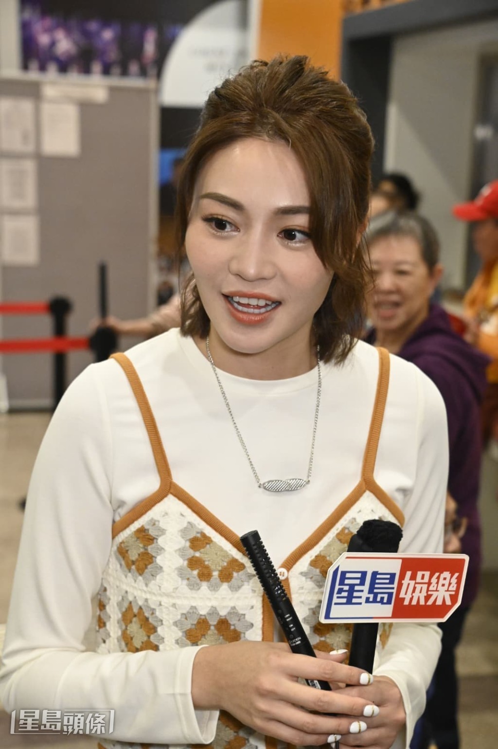 Carmen笑言出咗Pool之後,可以搵埋個男仔做MV男主角,一舉兩得! Carmen笑言出咗Pool之後,可以搵埋個男仔做MV男主角,一舉兩得!