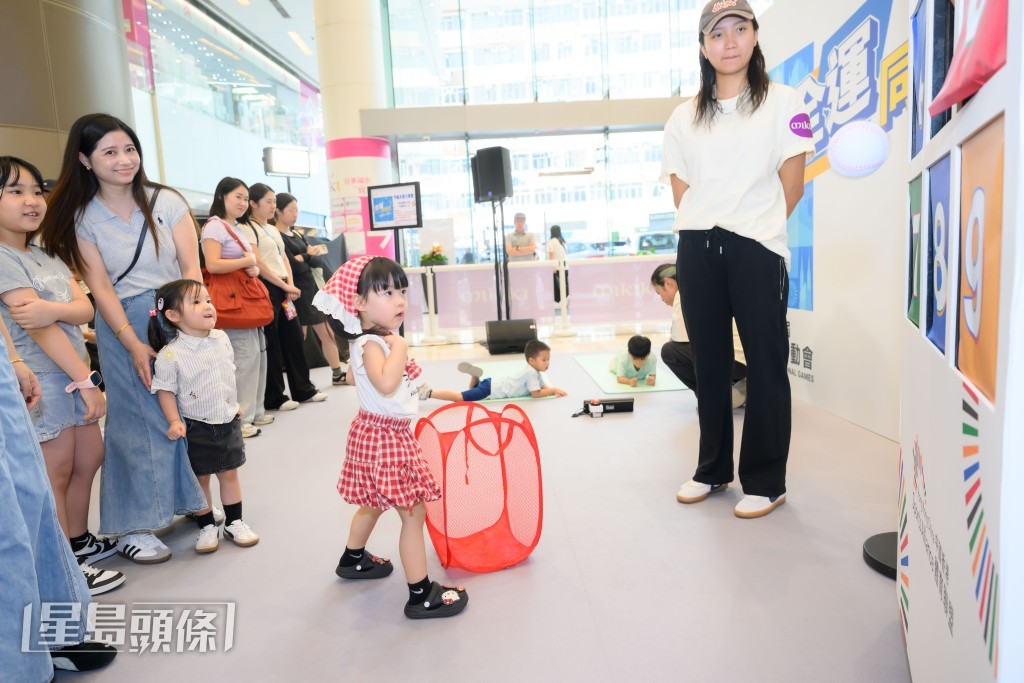 活動吸引不少大小朋友參與。 活動吸引不少大小朋友參與。
