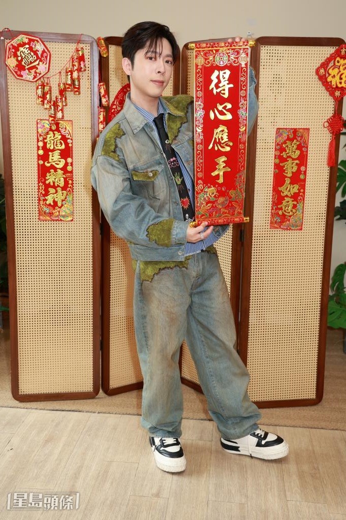 Edan除了忙於為《金多寶》宣傳，他亦有出席每年一度的家人親友團拜飯聚。