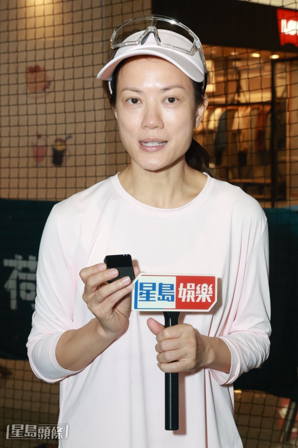 简慕华指不会不开心，反而庆幸有老公在旁边鞭策自己。