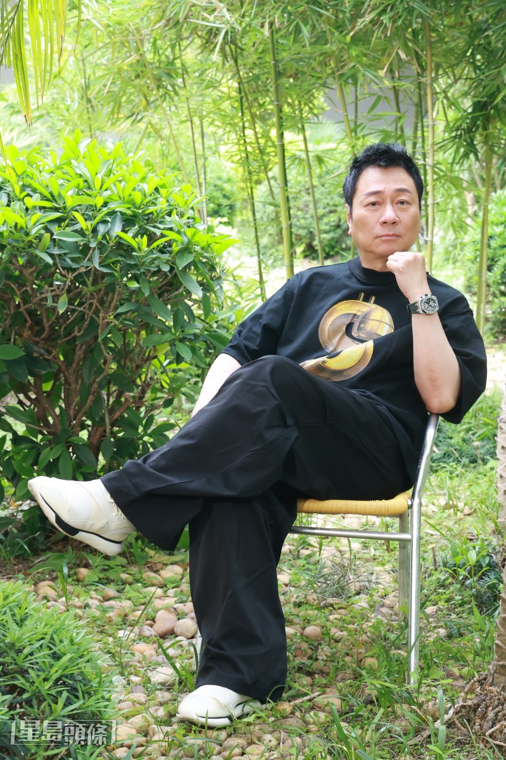 黎耀祥目前過着中港兩邊走的半退休生活，對工作亦是精挑細選，重質不重量。