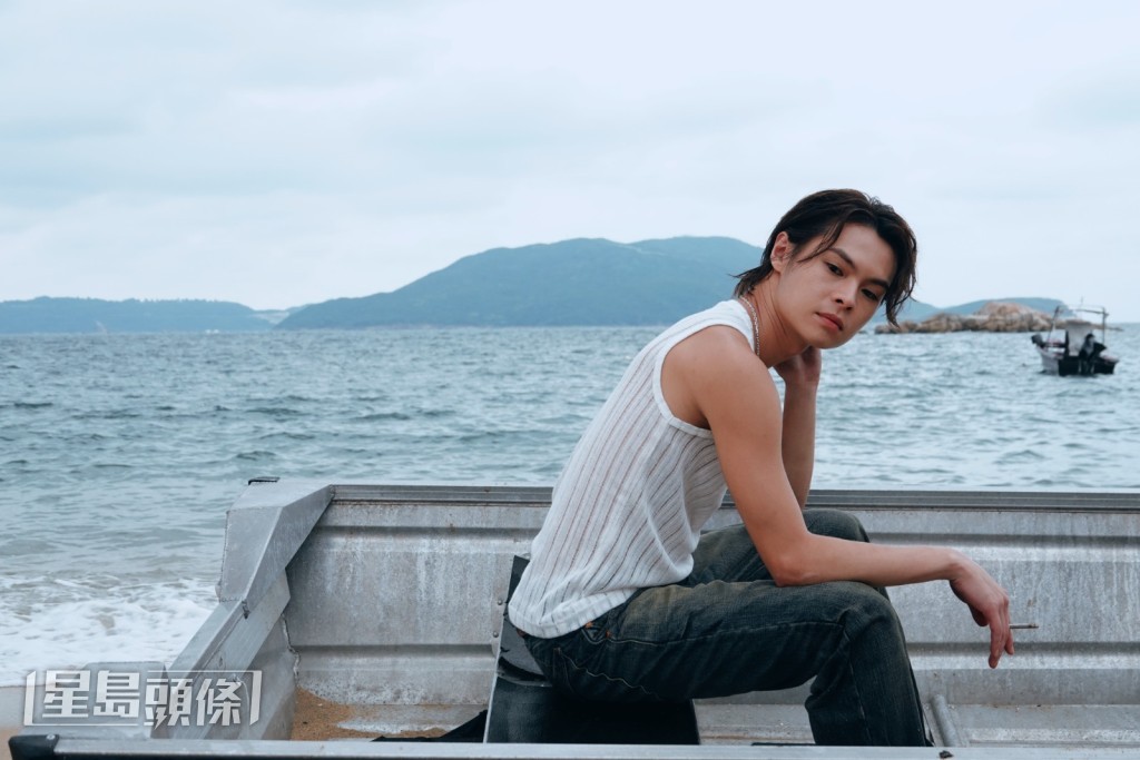 新歌由天衡一手包辦作曲、編曲及監製，並由梁栢堅填詞。