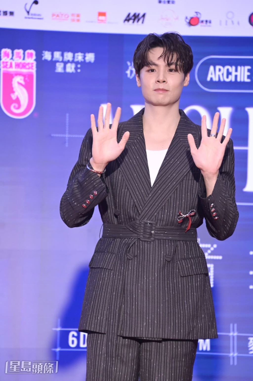 將於12月6日在麥花臣場館舉行《冼靖峰 ARCHIETECT LIVE IN HONG KONG》首個個人演唱會的冼靖峰今日(25日)到馬鞍山出席演唱會記者會。 將於12月6日在麥花臣場館舉行《冼靖峰 ARCHIETECT LIVE IN HONG KONG》首個個人演唱會的冼靖峰今日(25日)到馬鞍山出席演唱會記者會。