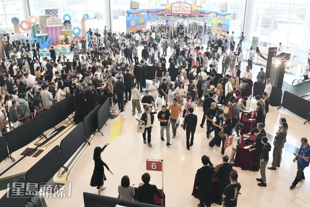 趙國雄預計,樓市仍呈「L型」底部橫行,有待市場消化一定庫存後方重拾動力。 趙國雄預計,樓市仍呈「L型」底部橫行,有待市場消化一定庫存後方重拾動力。