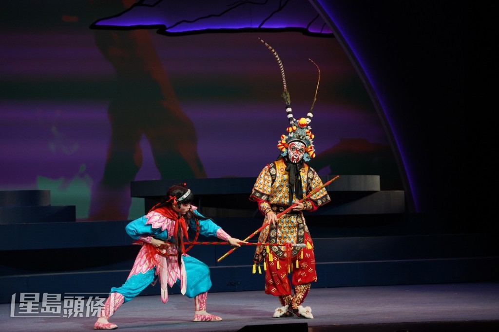 超過數十位表演者共同串演各個神話角色。