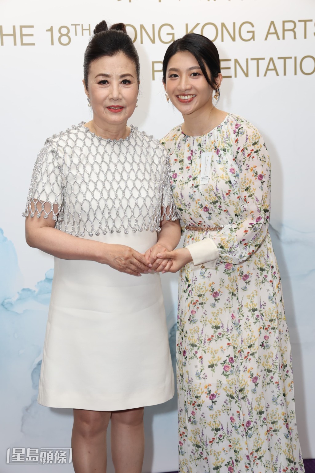 身為後輩的粵劇女演員梁非同恭賀阿姐得獎之餘，自己亦得到「藝術新秀獎（戲曲）」。