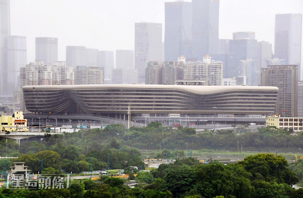 立法会昨日(17日)三读通过《皇岗口岸港方口岸区条例草案》。资料图片 立法会昨日(17日)三读通过《皇岗口岸港方口岸区条例草案》。资料图片