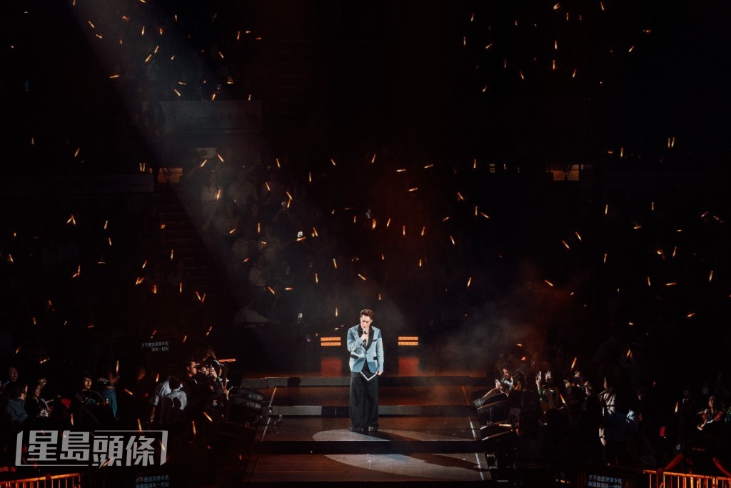 胡子彤亦有唱出個人單曲《兄弟打》。 胡子彤亦有唱出個人單曲《兄弟打》。