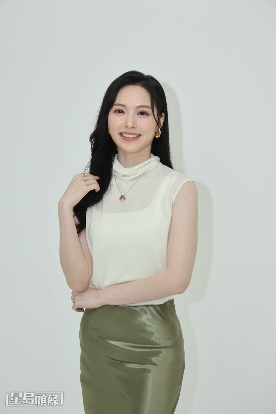 談到是否因壓力大引起皮膚敏感,她表示工作忙不夠休息。 談到是否因壓力大引起皮膚敏感,她表示工作忙不夠休息。