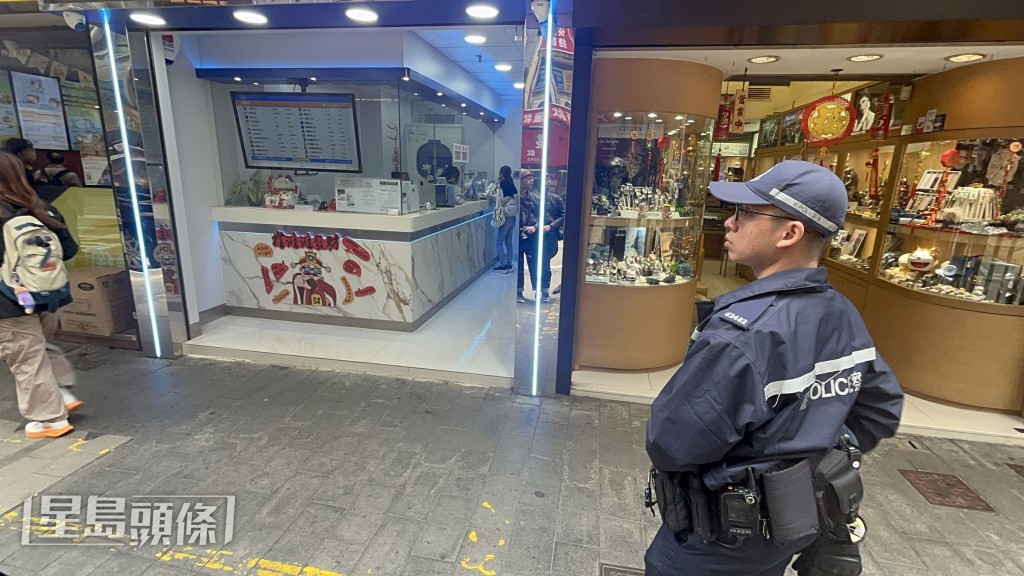 警員在場駐守。楊偉亨攝