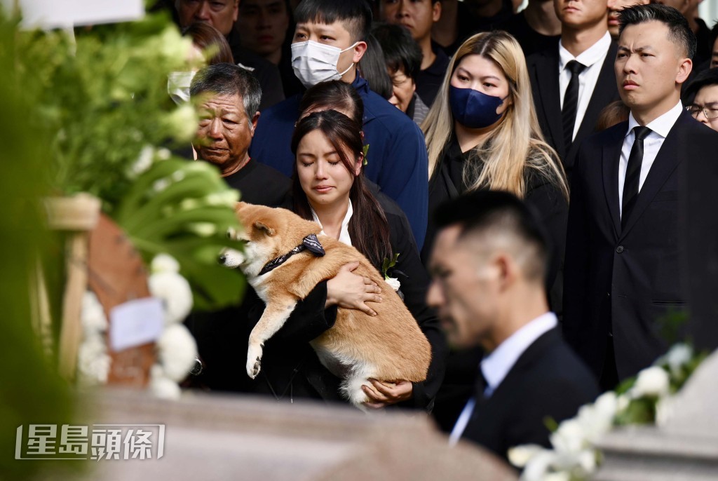 未婚妻Kiki在喪禮中告別摯愛，哭成淚人，場面心酸。資料圖片