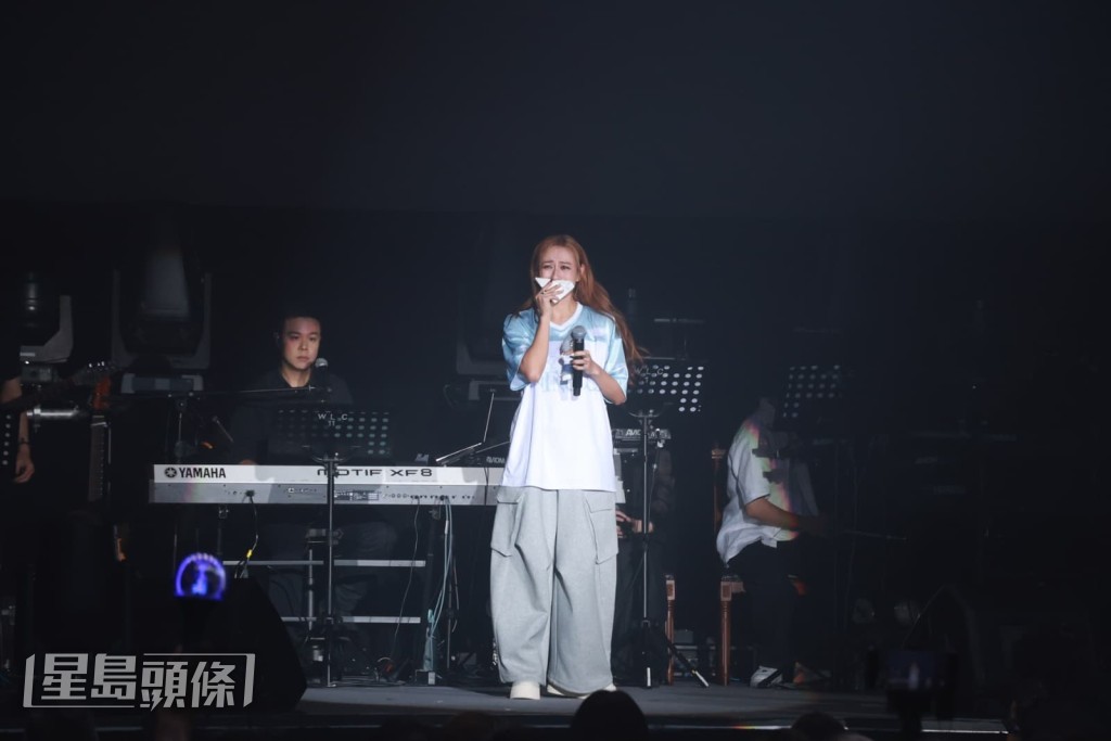 Elanne一喊就唱不到歌。 Elanne一喊就唱不到歌。