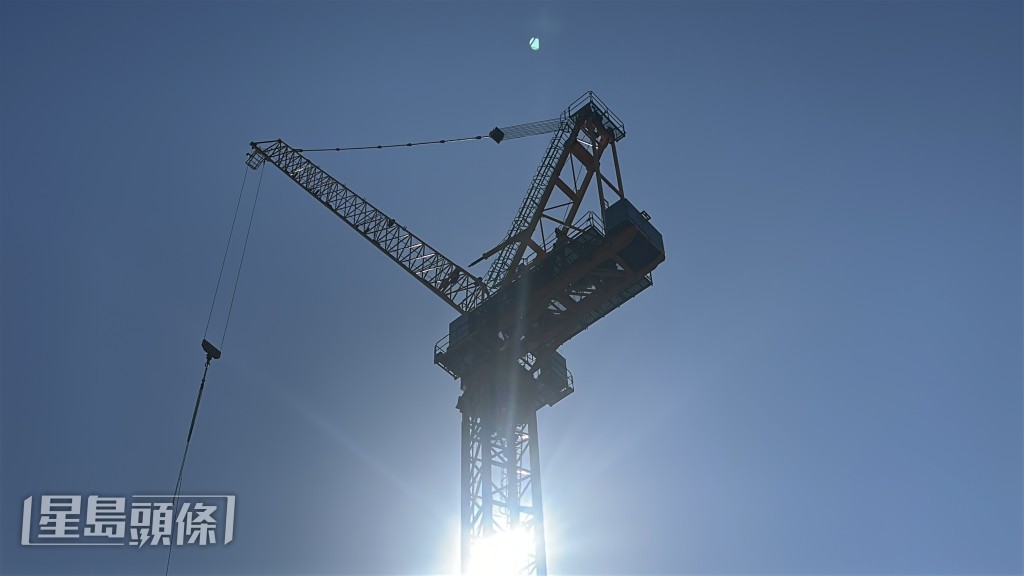 勞工處指已即時派員到意外現場展開調查，並已向有關承建商發出「暫時停工通知書」。劉漢權攝