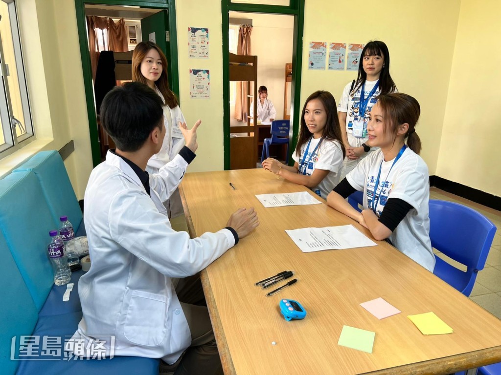 現埸設有多個由學生設計的攤位遊戲。