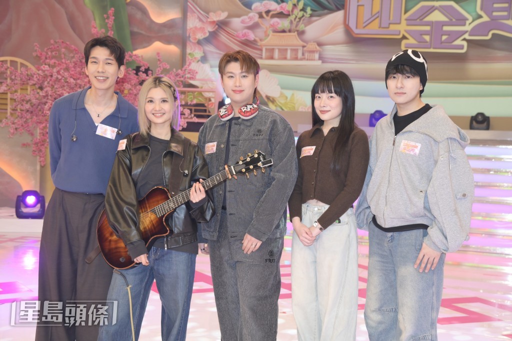 林奕匡、黃妍、馮熙燮、柯雨霏和胡子貝為TVB賀年節目《新春保良迎金馬》綵排。
