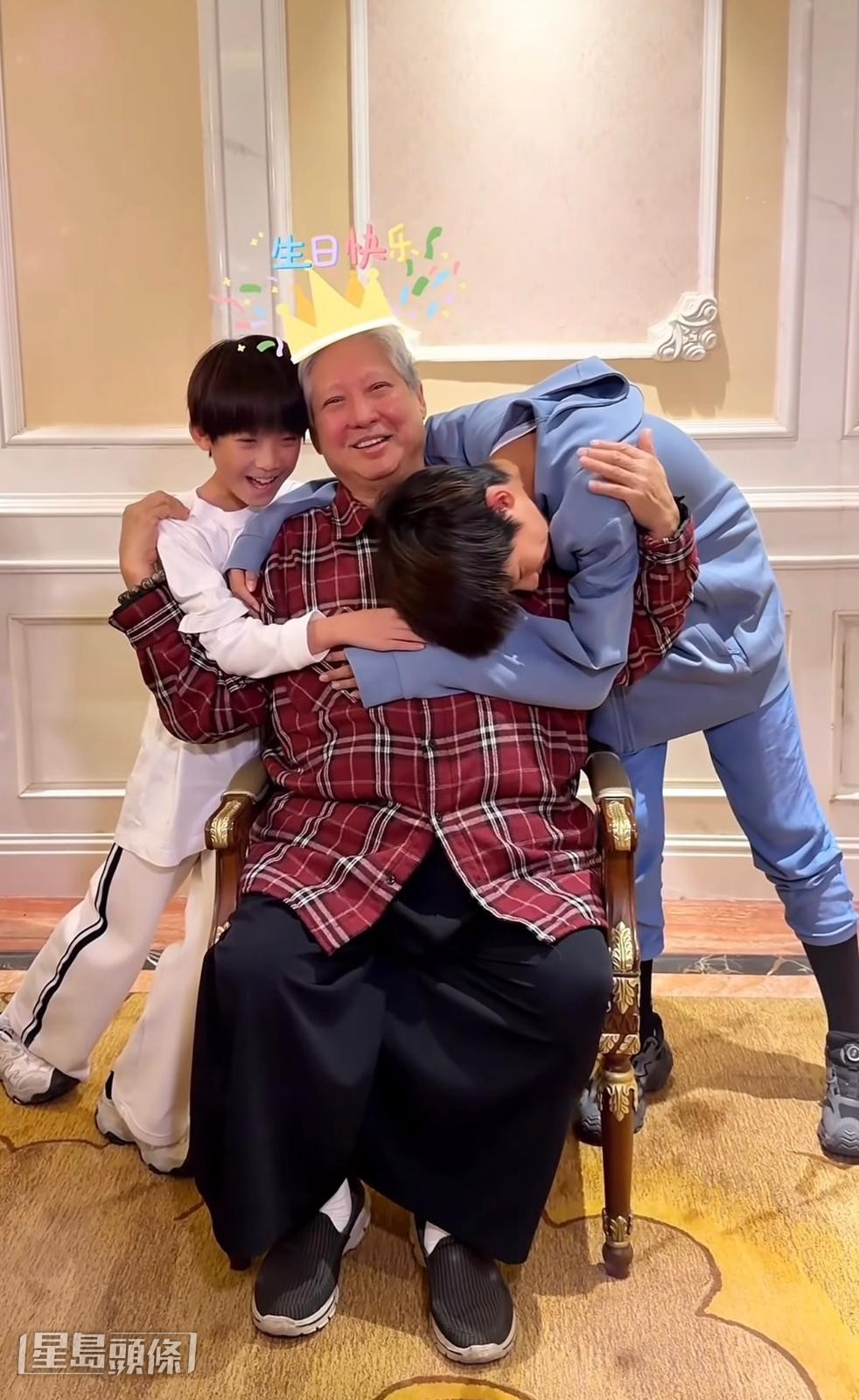 互动场面十分温馨。