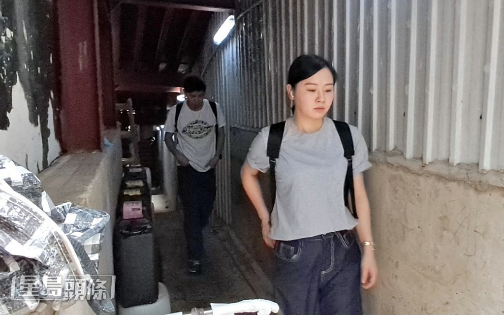 便衣警員在大廈附近調查。林思明攝 便衣警員在大廈附近調查。林思明攝