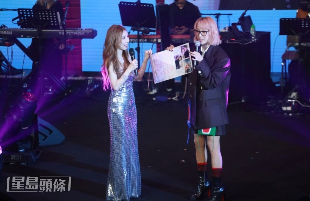 其中一晚更请到Sammi当嘉宾。 其中一晚更请到Sammi当嘉宾。