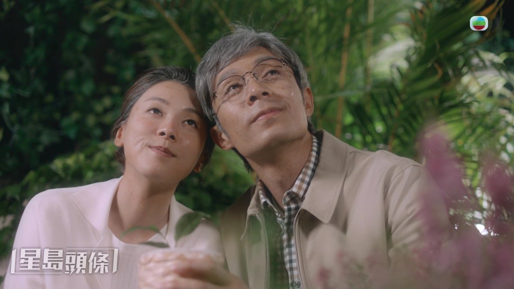 跟周柏豪有感情線,二人更要化老妝演出。 跟周柏豪有感情線,二人更要化老妝演出。