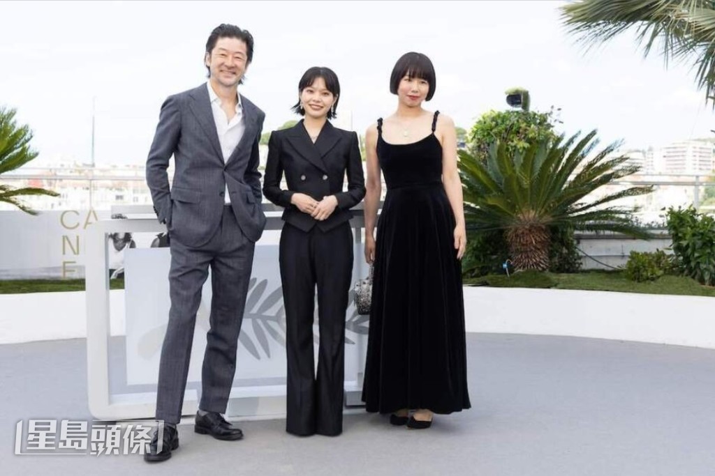 岸井雪乃、淺野忠信和導演岨手由貴子現身影展拍照環節，他們的作品《午夜戀人》入圍「一種關注」單元。