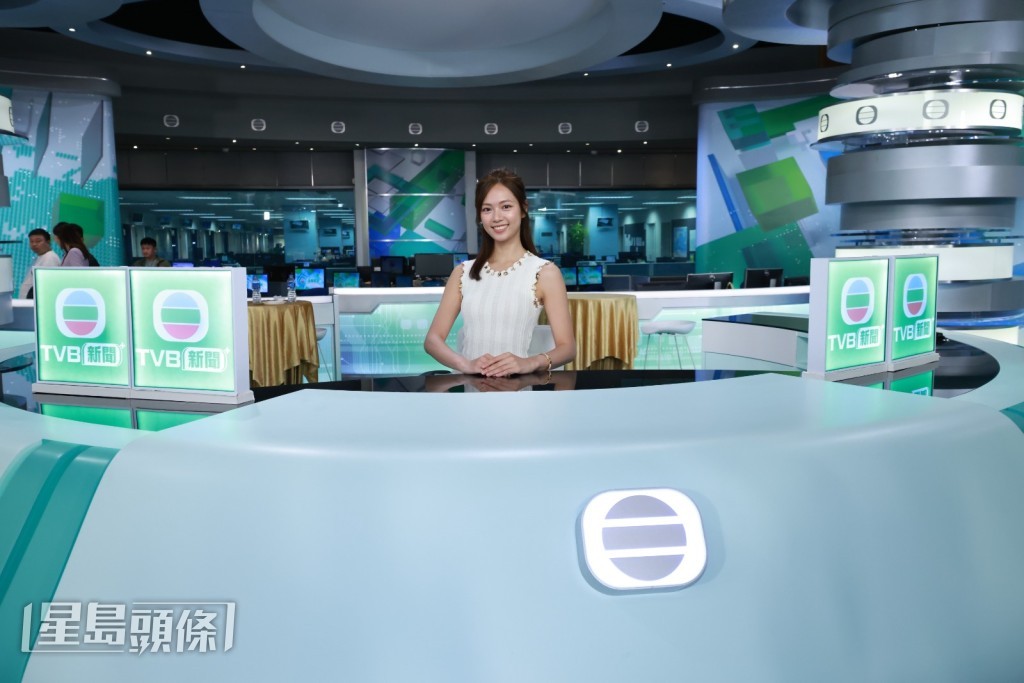 這日更首次坐上主播枱。