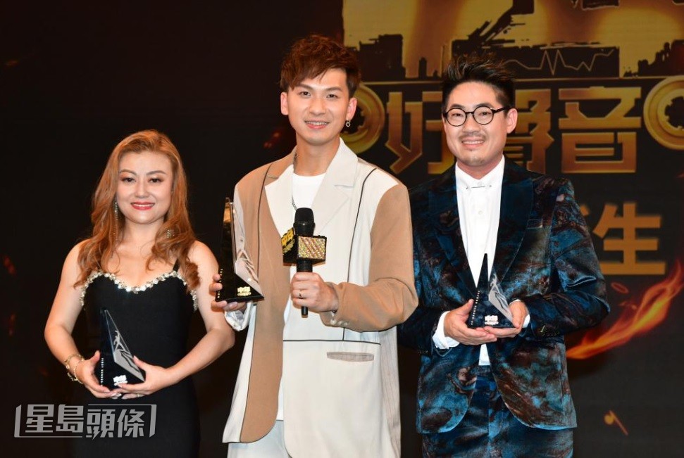 李佳參加第一屆《中年好聲音》,最終取得亞軍佳績。 李佳參加第一屆《中年好聲音》,最終取得亞軍佳績。