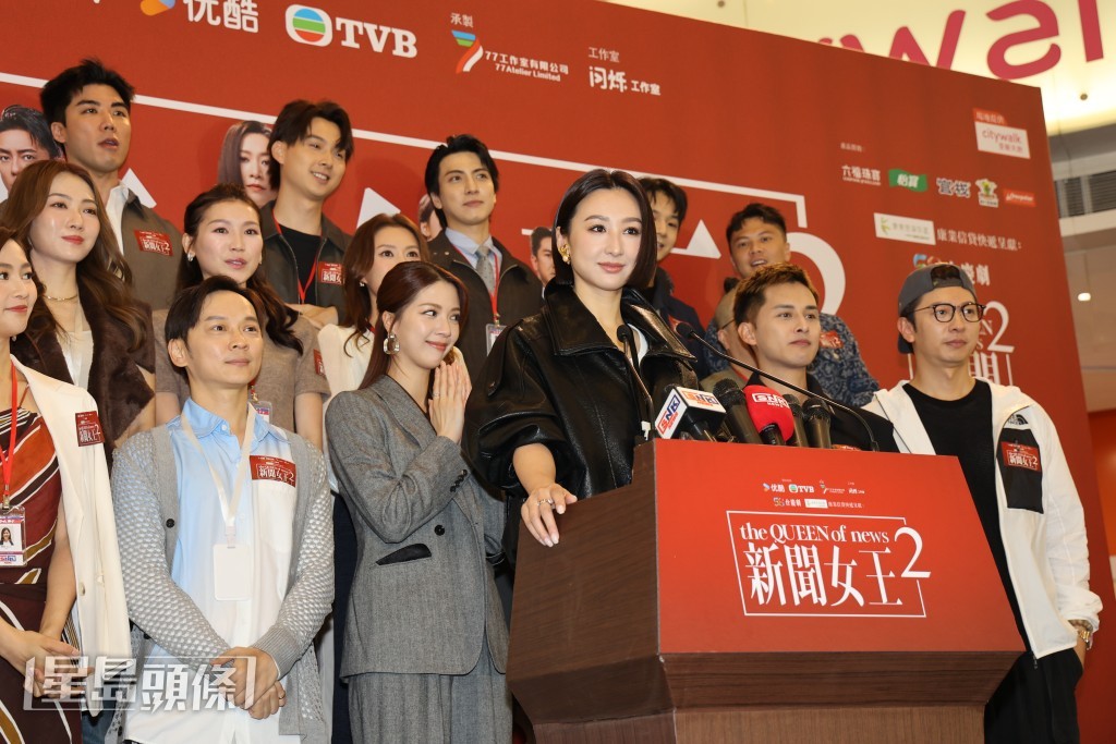 高海寧化身「新聞主任」。