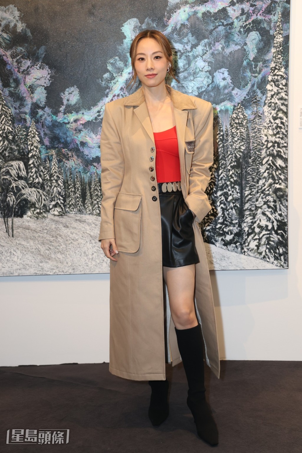 鄧麗欣捐50萬。