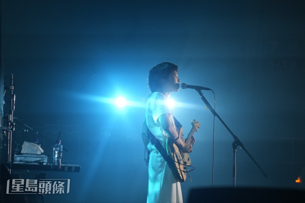 Leah今次為香港樂迷準備一份「見面禮」－－首次現場演唱王菲的《暗湧》。