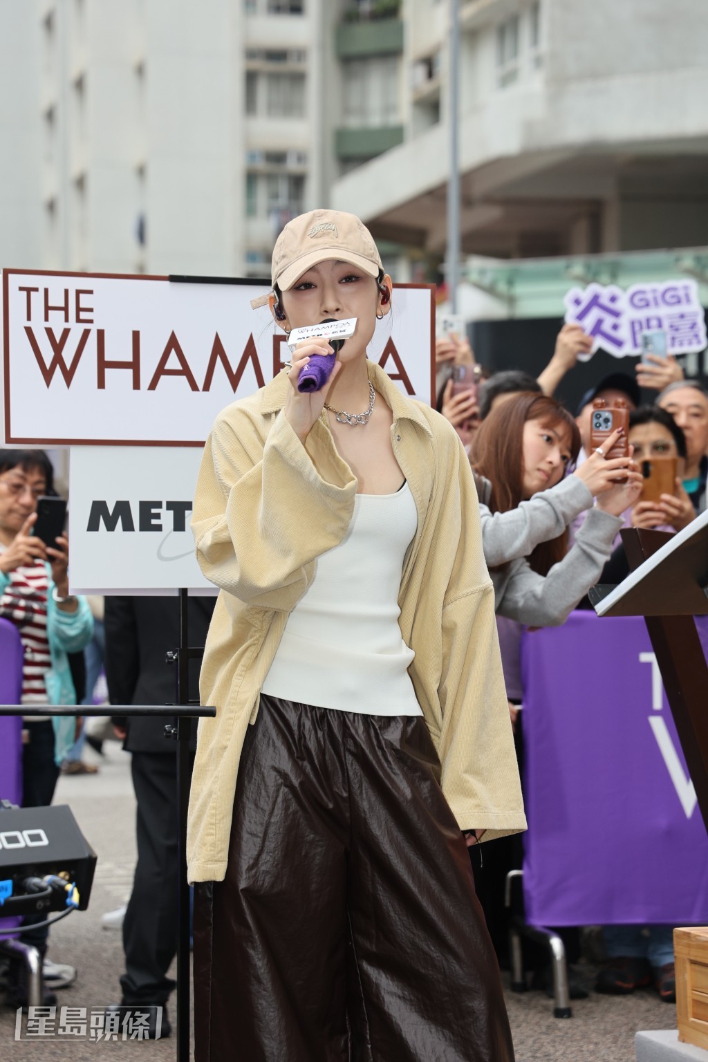 炎明熹除了唱出多首歌外,更唱出TVB Music Group歌曲《大開眼界》。 炎明熹除了唱出多首歌外,更唱出TVB Music Group歌曲《大開眼界》。