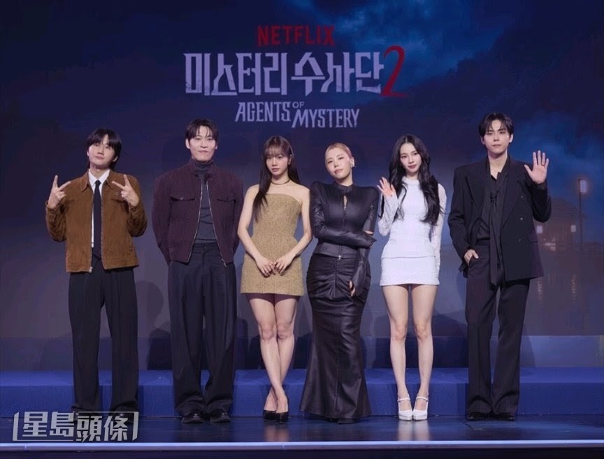 （右起）金度勋前日联同Karina、GABEE、惠利、John Park及李龙真出席《怪奇谜案限时破2》制作发布会。