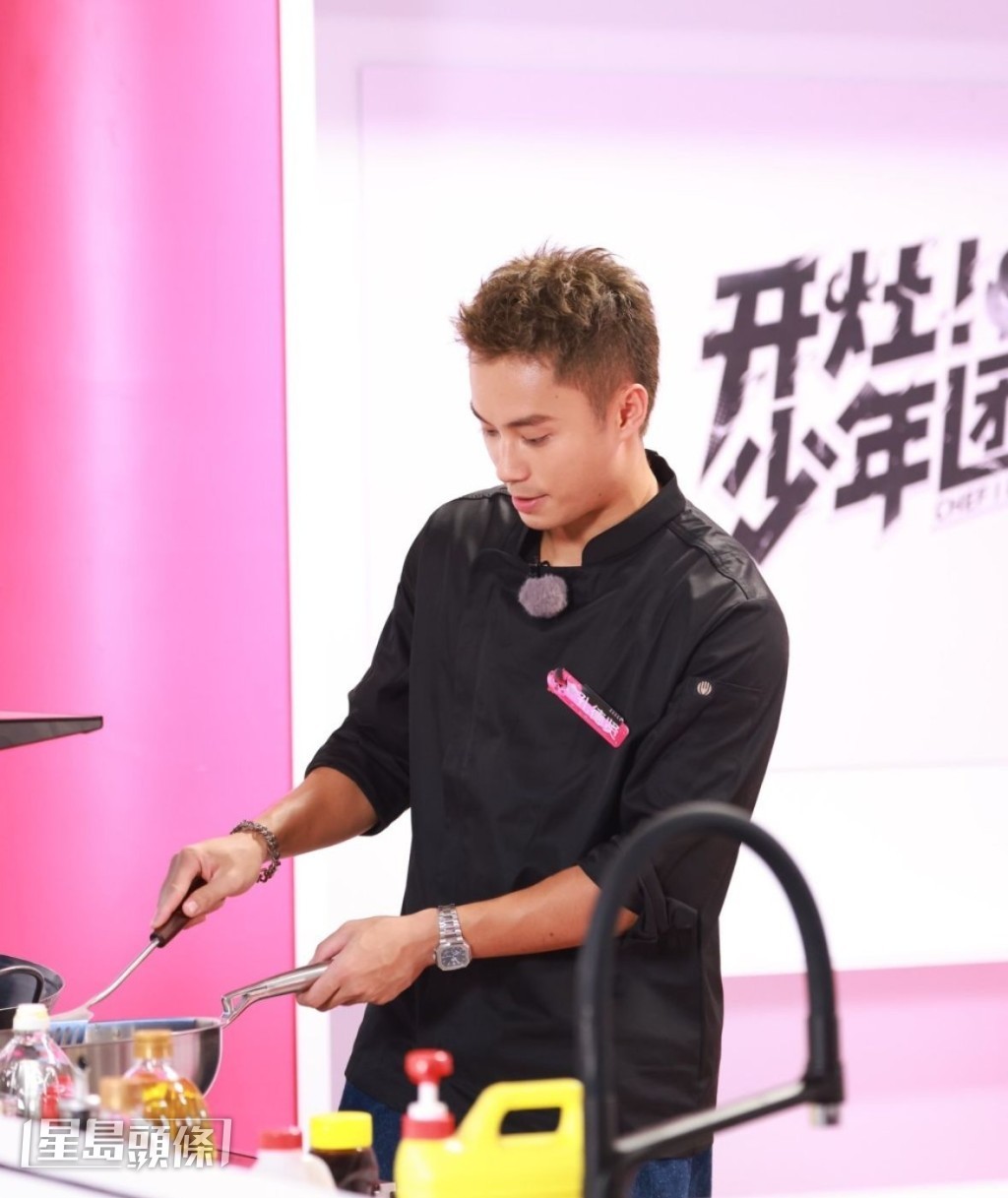 孔德賢早前參與內地烹飪比賽《開灶少年團》。