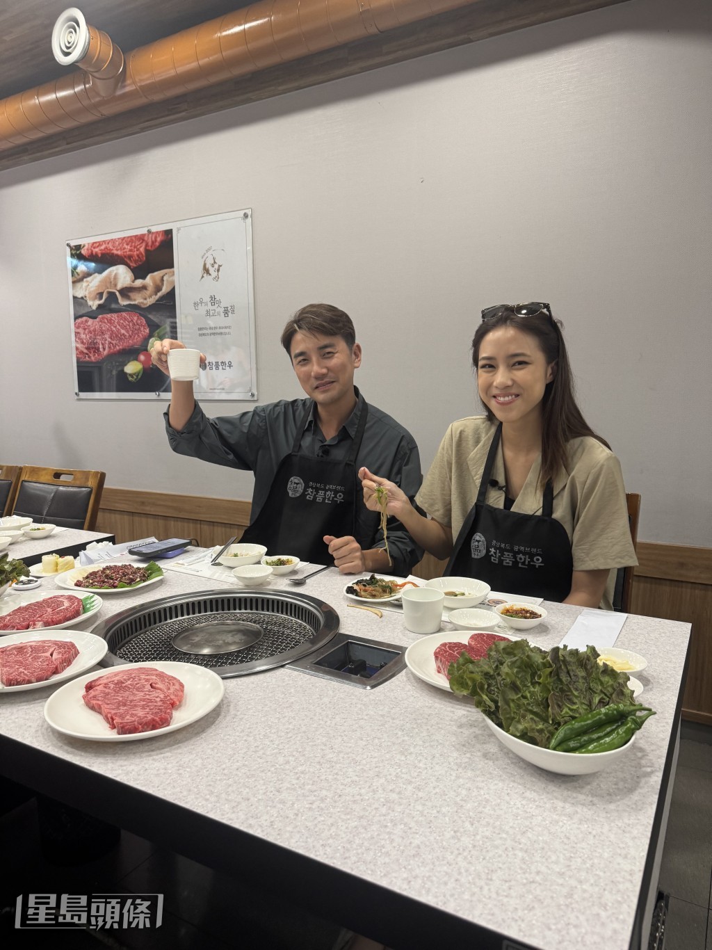 Tony和劉穎鏇去到韓國,當然要品嘗知名的韓牛。 Tony和劉穎鏇去到韓國,當然要品嘗知名的韓牛。
