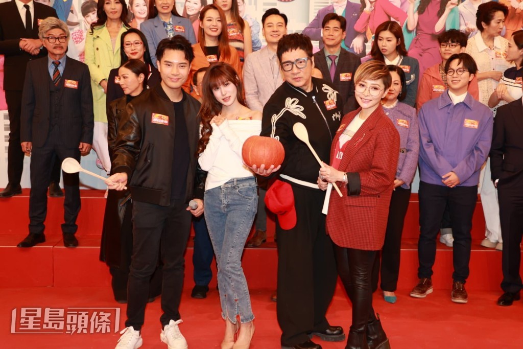 陳浚霆指日前進行粉絲活動,不少古佩玲的粉絲也來了, 陳浚霆指日前進行粉絲活動,不少古佩玲的粉絲也來了,