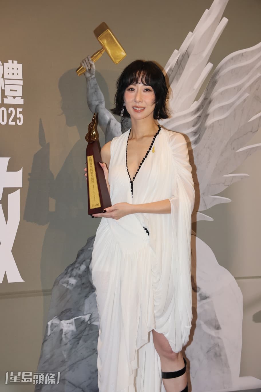 泳儿凭歌曲《无糖可乐》夺得“叱咤十大”第四位。