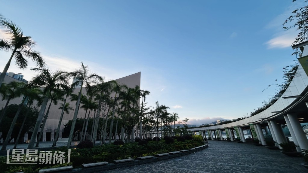 日間炎熱，市區最高氣溫約32度，新界再高一兩度。蔡楚輝攝
