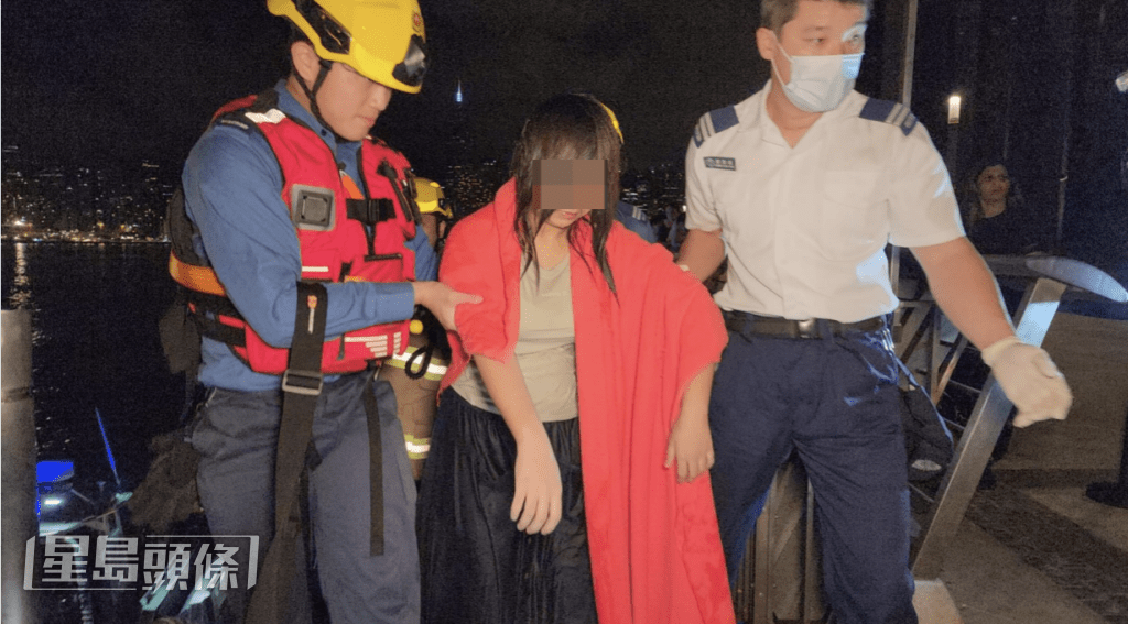 涉事少女年約17歲,獲救時神志清醒,且表現合作並無反抗。黎志偉攝 涉事少女年約17歲,獲救時神志清醒,且表現合作並無反抗。黎志偉攝