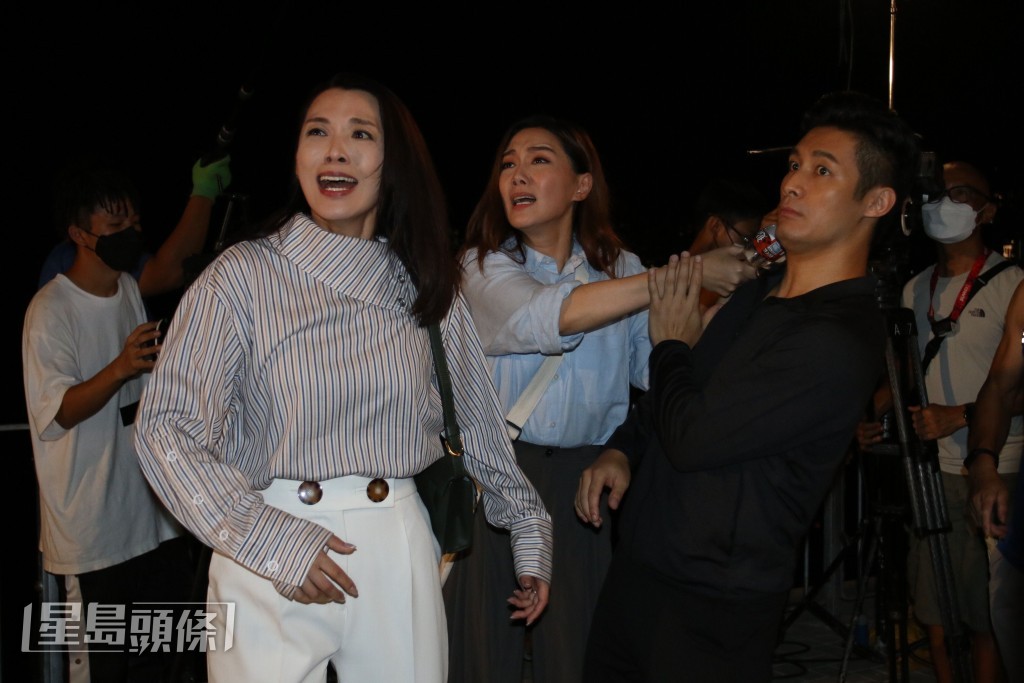 跟湯洛雯、陳煒拍TVB劇《雙生陌生人》。