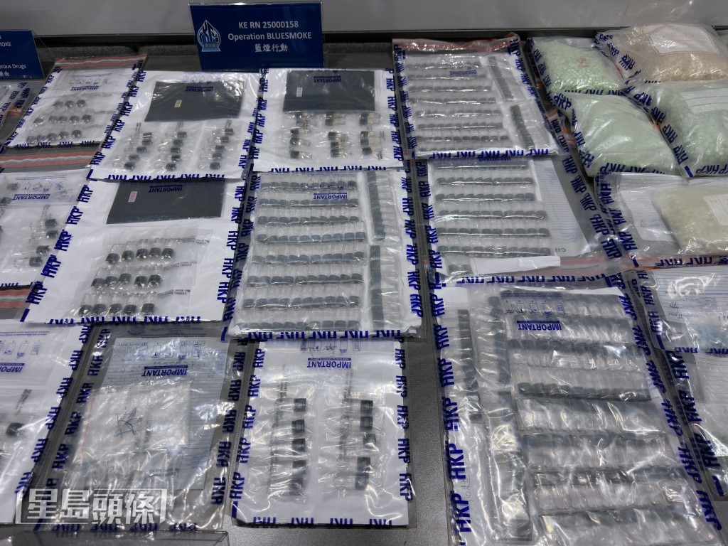 行動中檢獲的懷疑毒品。梁國峰攝 行動中檢獲的懷疑毒品。梁國峰攝