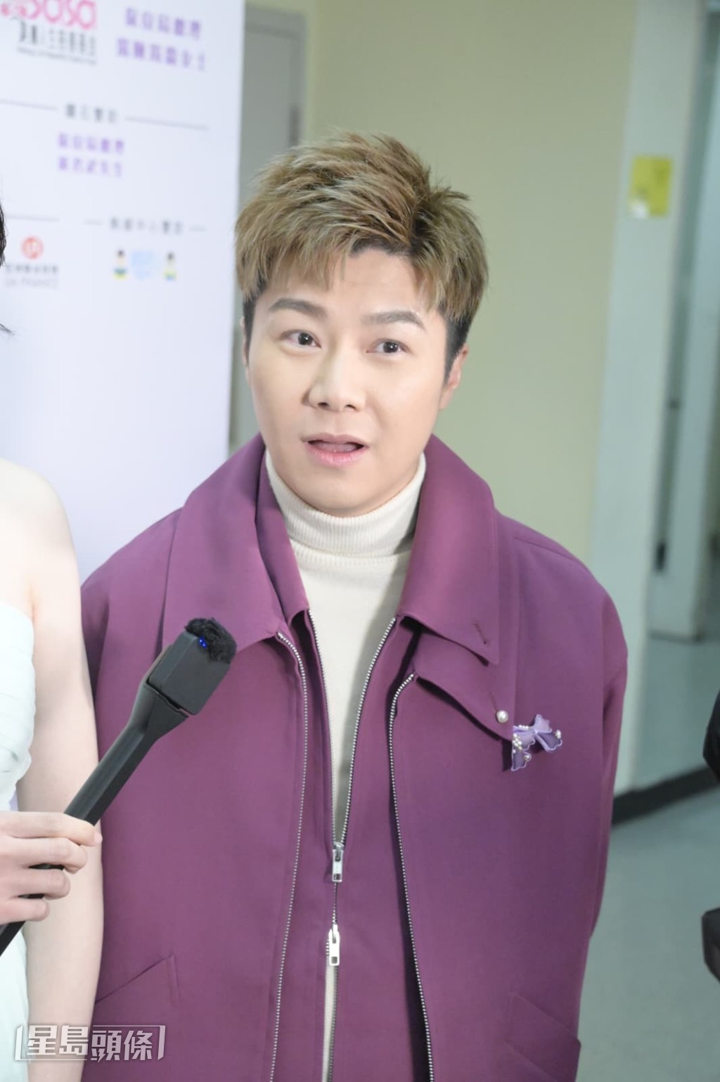 周奕玮之前在《带阿姐看世界》节目中，带汪明荃游日本的部份离奇消失，他指阿姐曾表示节目之后会播出，但确实日子就要等公司再安排。