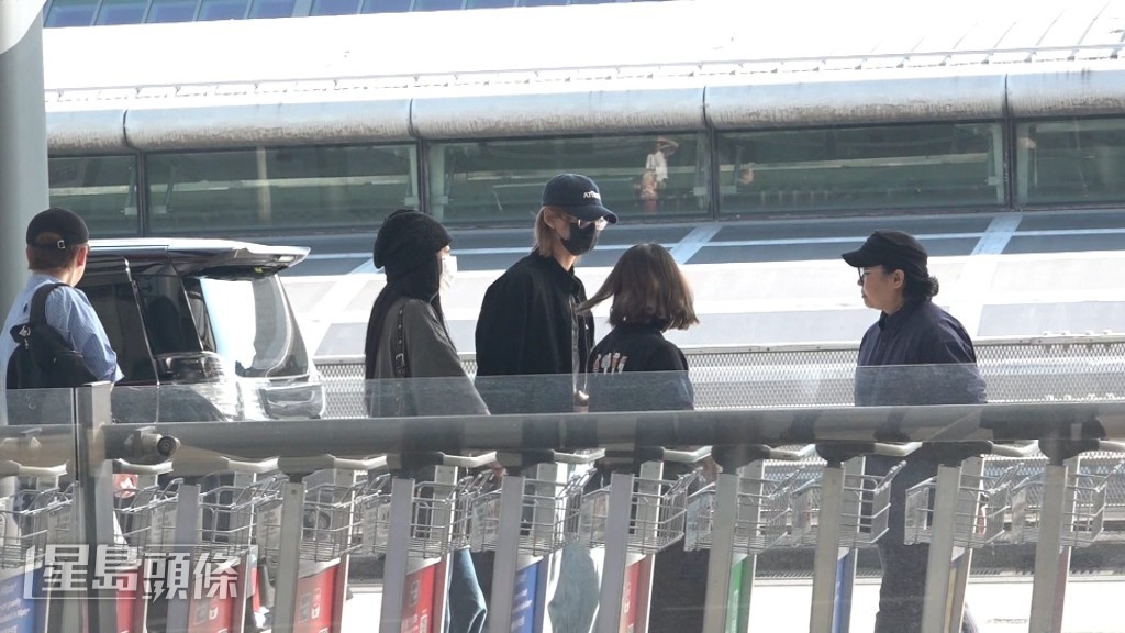 Jeremy抵達機場。