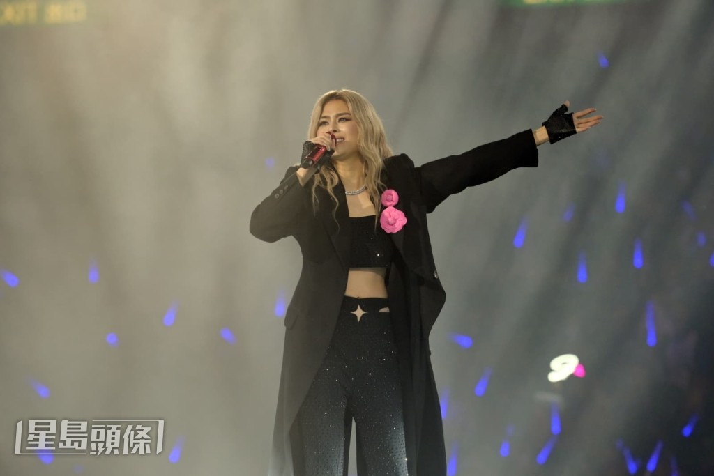 她笑言做導師真的很攰，沒有什麼特別的話，還是做回歌手好。