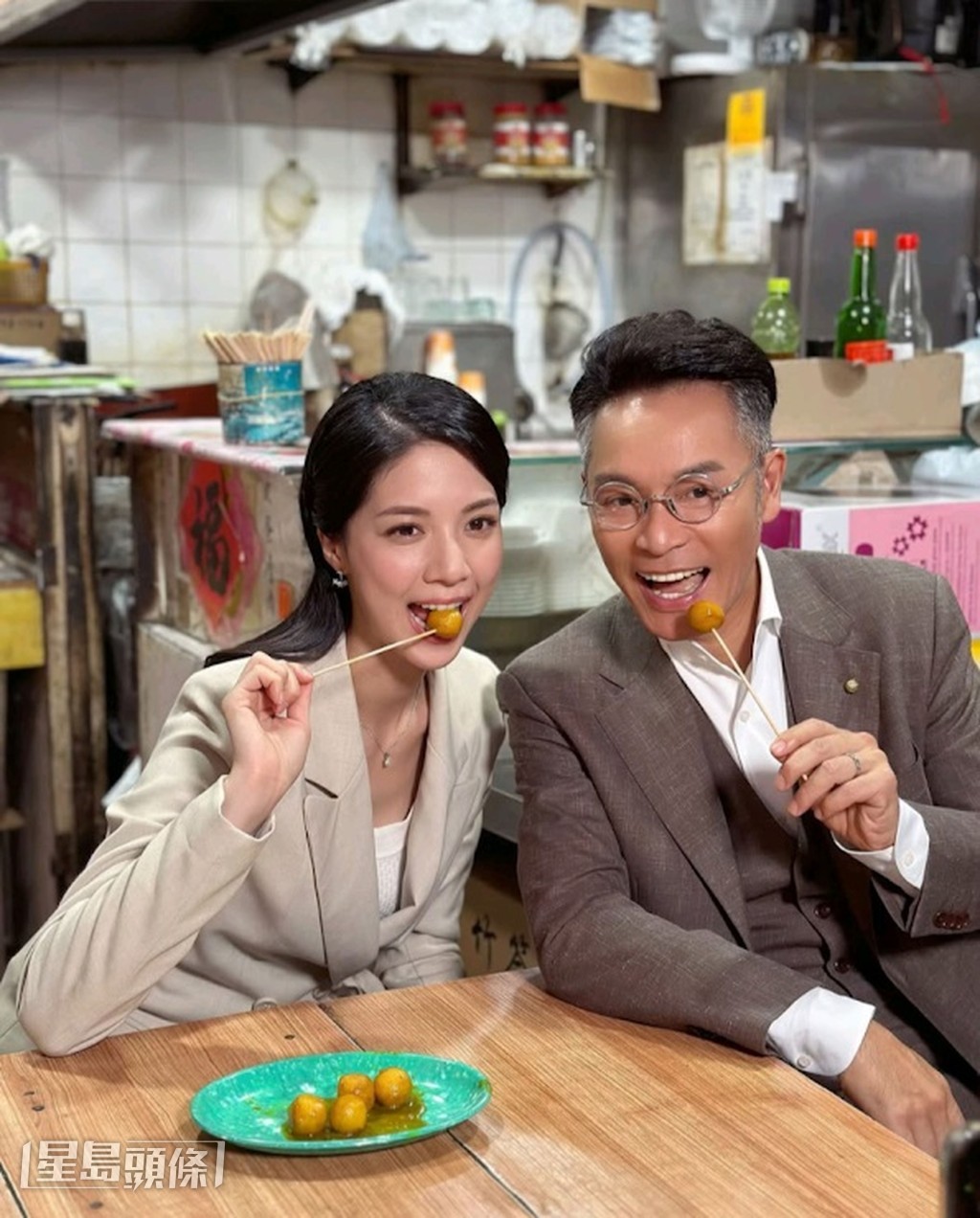 安仔指Hera有着兩種性格,這樣的性格很適合做演員。 安仔指Hera有着兩種性格,這樣的性格很適合做演員。