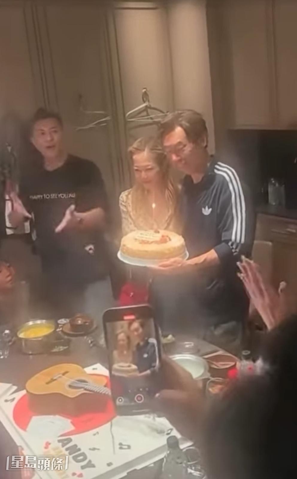 Sammi低調撐老公安仔,亦有為安仔慶祝生日。 Sammi低調撐老公安仔,亦有為安仔慶祝生日。