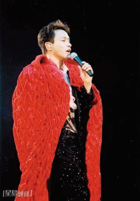 草蜢谦称他们并非传奇,哥哥、发哥等前辈才是真正传奇。 草蜢谦称他们并非传奇,哥哥、发哥等前辈才是真正传奇。