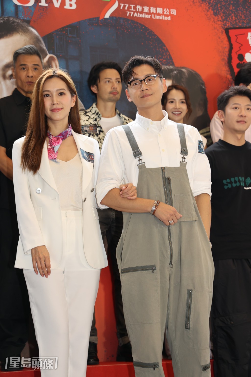 對於在劇中分別與張振朗、吳業坤上演吻戲,傅嘉莉被林保怡指很賺。 對於在劇中分別與張振朗、吳業坤上演吻戲,傅嘉莉被林保怡指很賺。