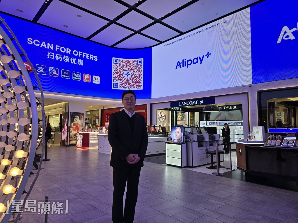 韓野新世界免稅店營銷總監郭鐘宇指,AlipayHK每年消費錄雙位數增長。 韓野新世界免稅店營銷總監郭鐘宇指,AlipayHK每年消費錄雙位數增長。