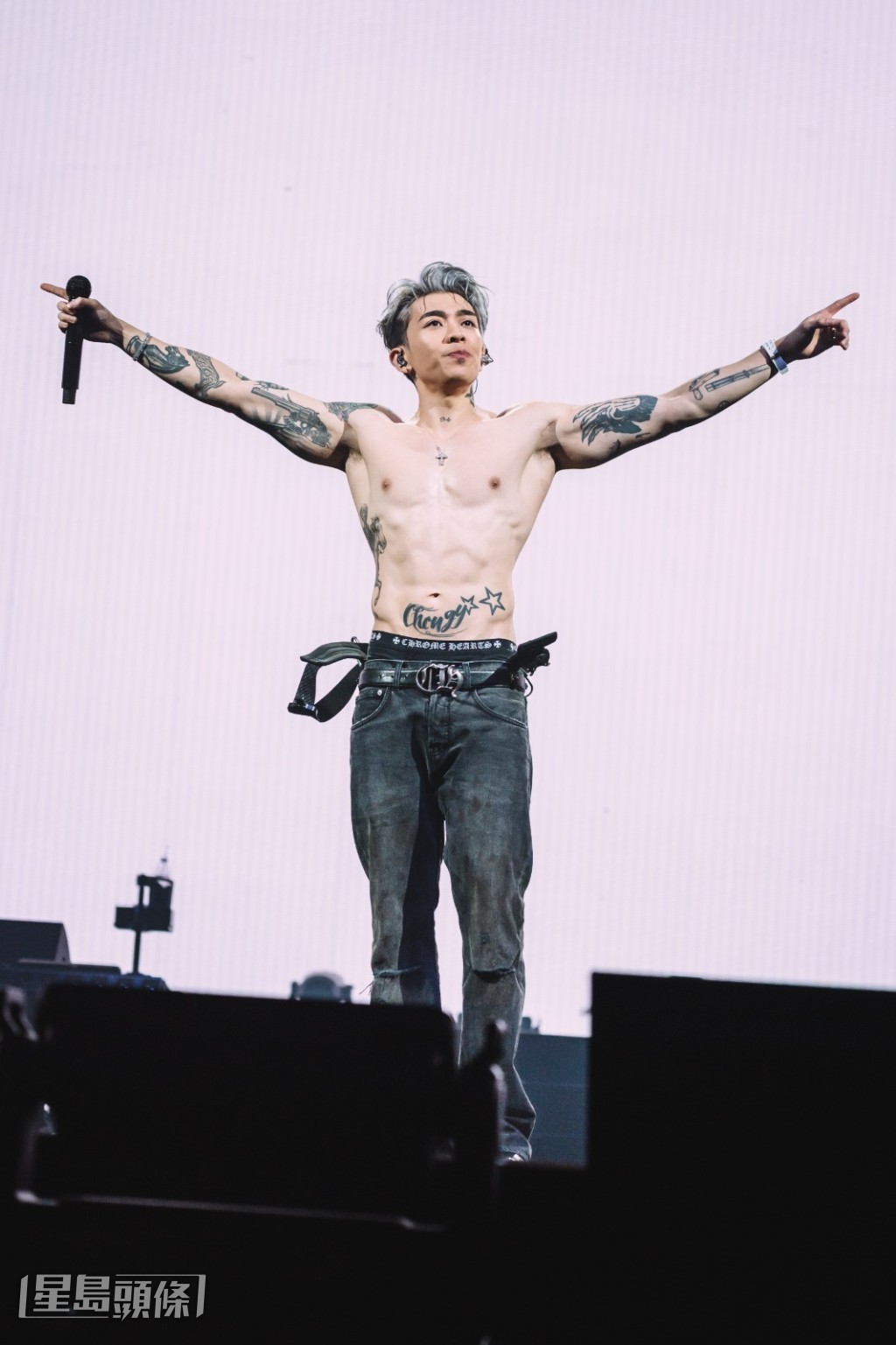 首次以人夫身份獻唱《Would you be mine?》閃爆全場！